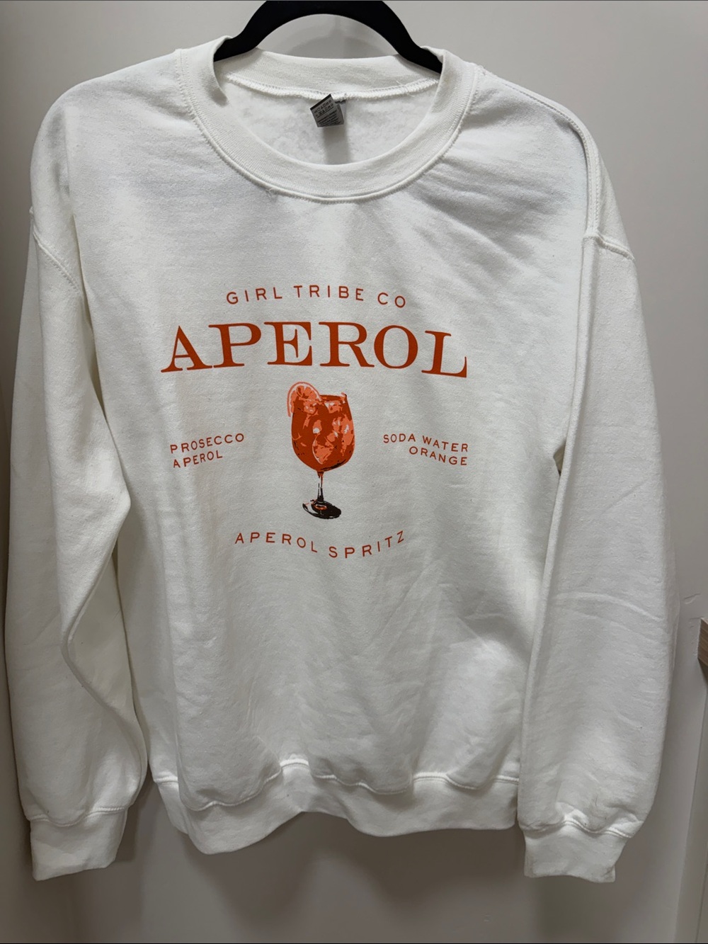 Girl Tribe Co. Aperol Sweatshirt /M
Never worn . Fun, oversized . So cute!